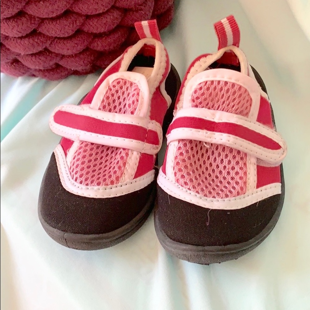 Northside pink/ black water shoes